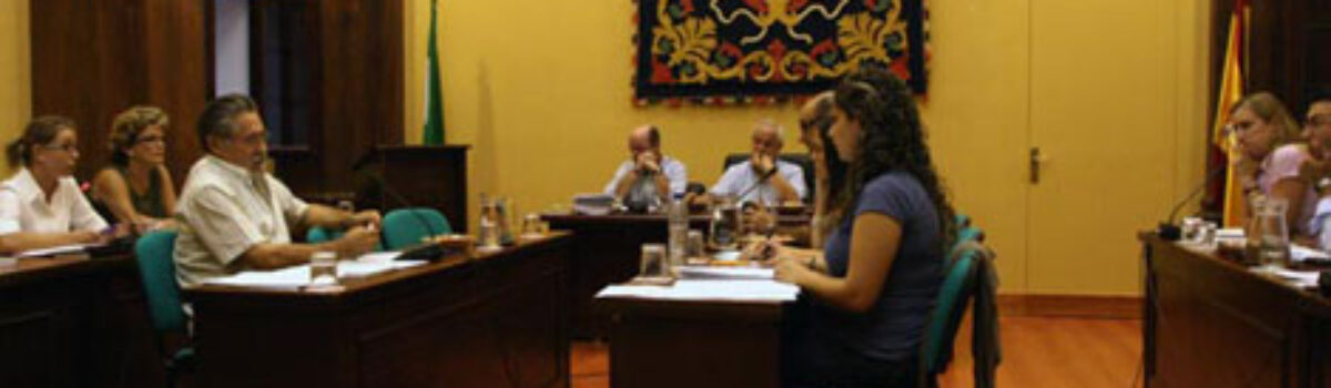 El protavoz municipal de IU, José García, hace una valoración del último pleno ordinario