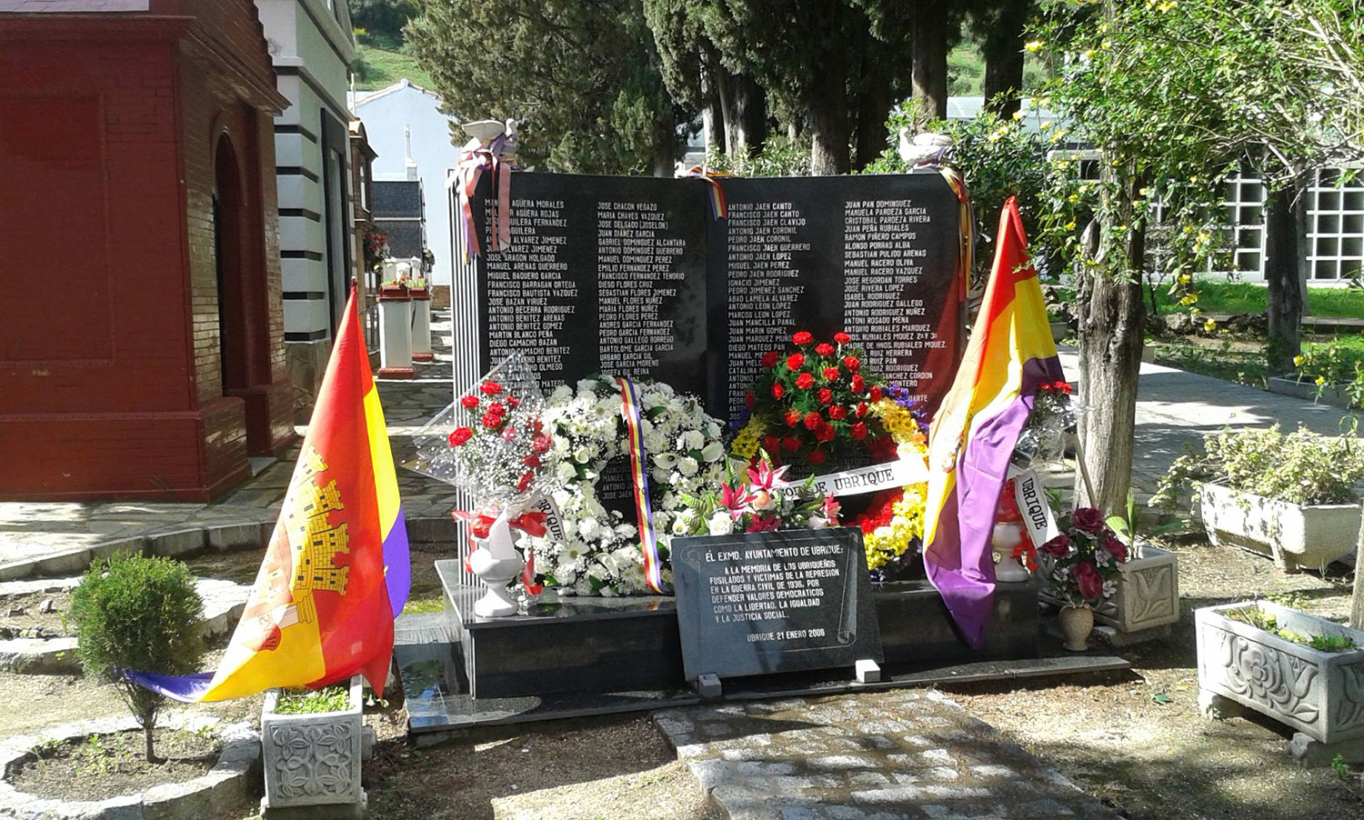 Monolito homenaje a las víctimas